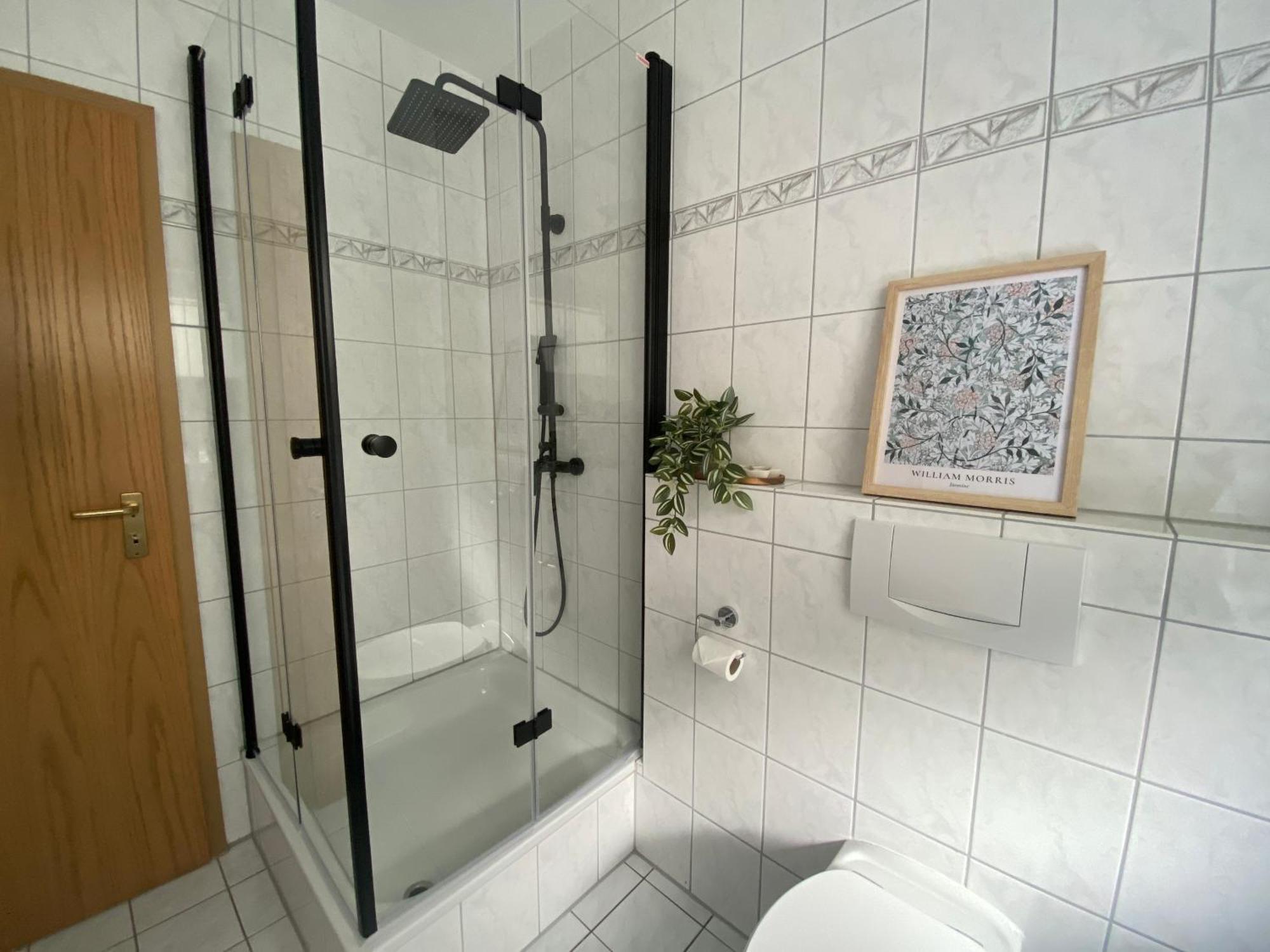 Moderne Wohnung Mit Terrasse & Parkplatz; Naehe Bwzk & Amazon 코블렌츠 외부 사진